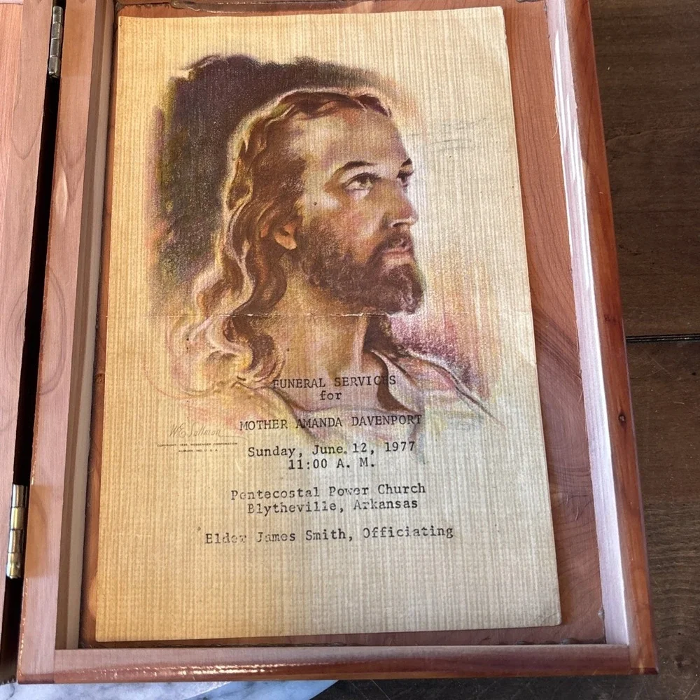 VTG 1976 Cedar Bible Safe Box With Windsor King James Red Letter Ed Slim Bible